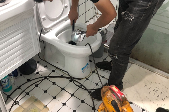 宣恩马桶堵塞自己疏通还是找师傅?专业上门服务让你省时更省心