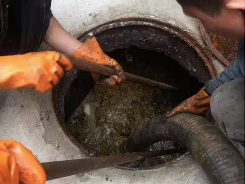 宣恩清理化粪池时如何避免沼气的危害?